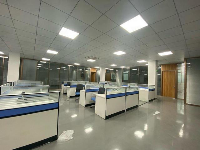 石岩高速口2000平方原房东全新精装修仓库厂房出租可分租